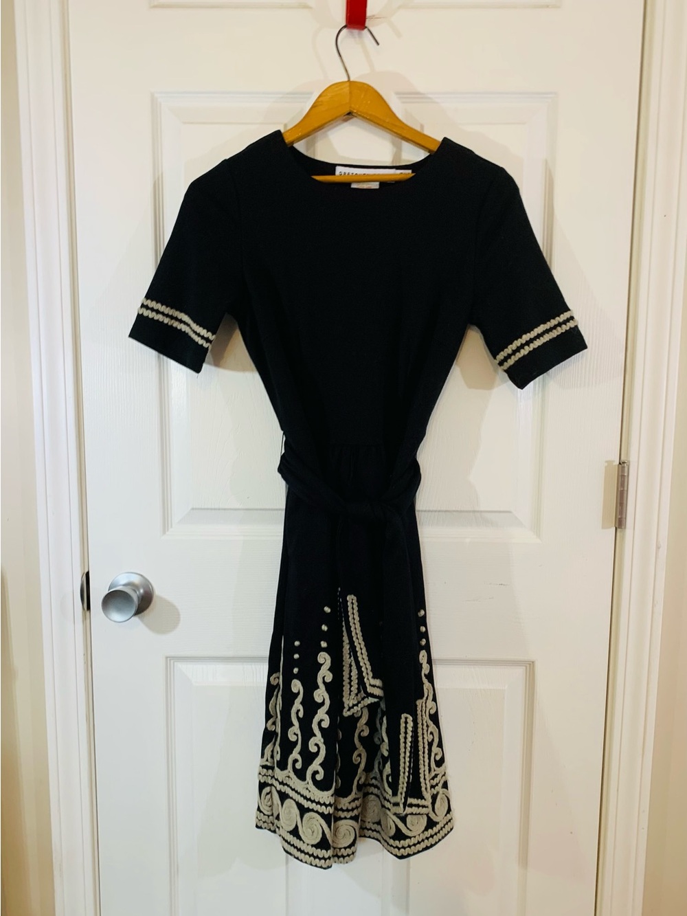 Gretchen Scott Women’s Dress Size XS Black W/Cream Embroidered Hem Belt